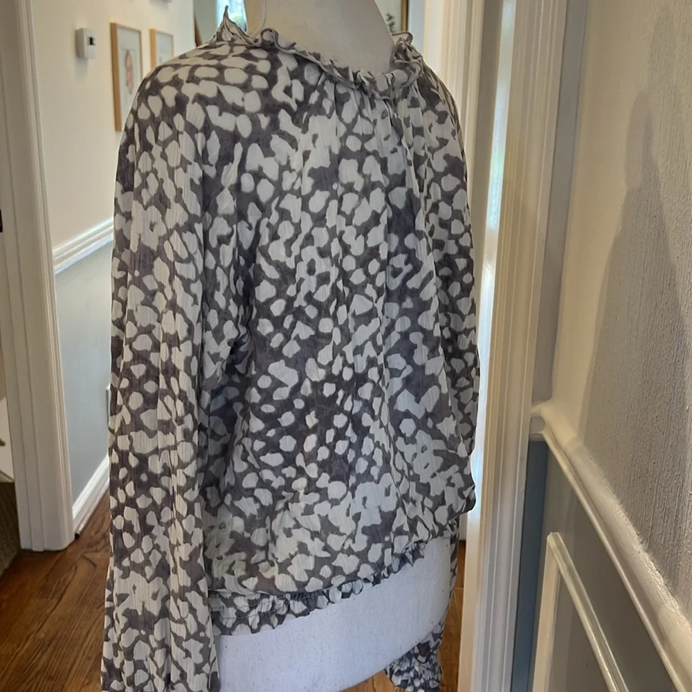 LIKE NEW GREY LEOPARD PRINT BLOUSE - SIZE SMALL